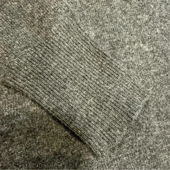 Halogen Women’s  100% Cashmere VNeck Long Sleeve Sweater Dark Gray Size Small - Picture 8 of 8